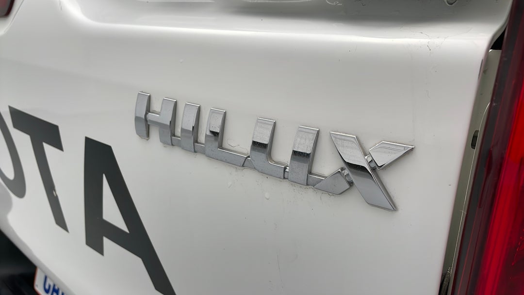 2016 Toyota Hilux Sr (4x4), Manual, 125408 km, Badge (Boot Right Side)