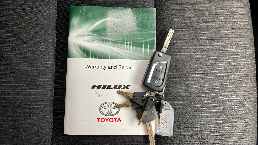 2016 Toyota Hilux Sr (4x4), Manual, 125408 km, Key Close-up