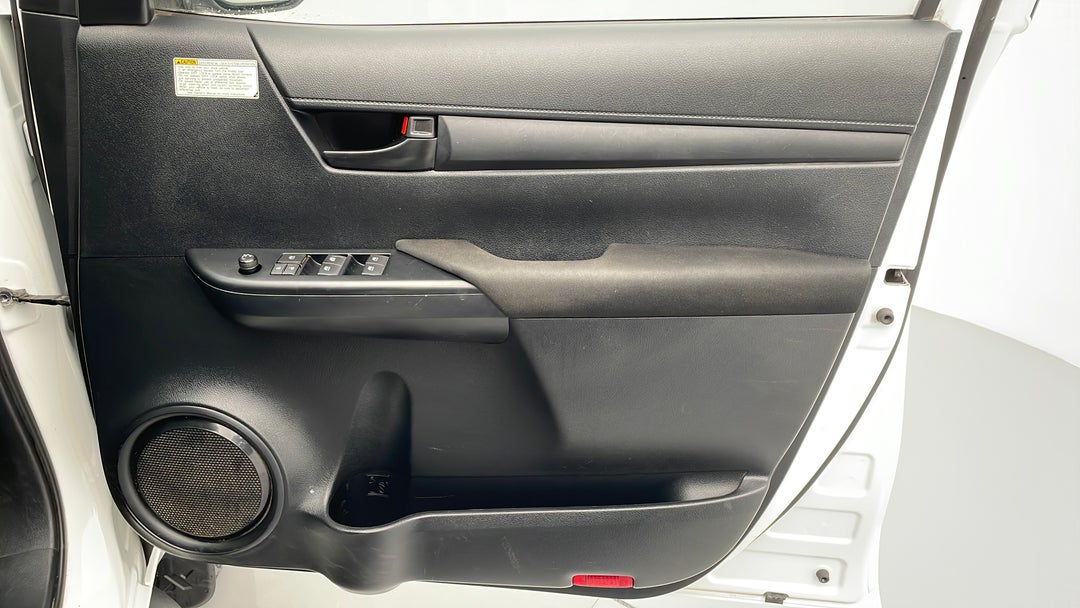 2016 Toyota Hilux Sr (4x4), Manual, 125408 km, Speaker View