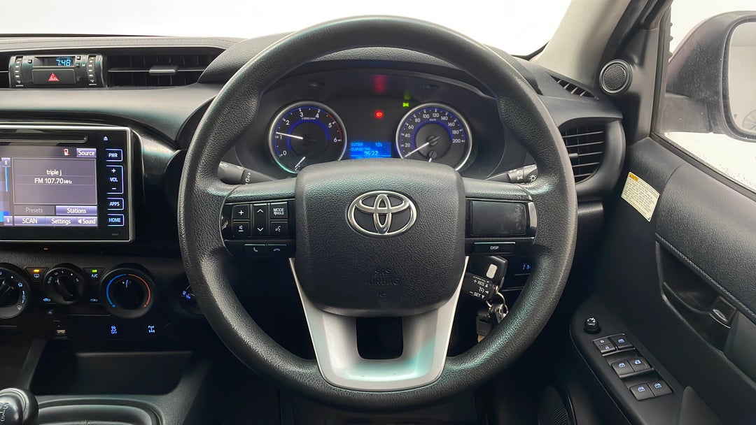 2016 Toyota Hilux Sr (4x4), Manual, 125408 km, Steering Wheel Close-up