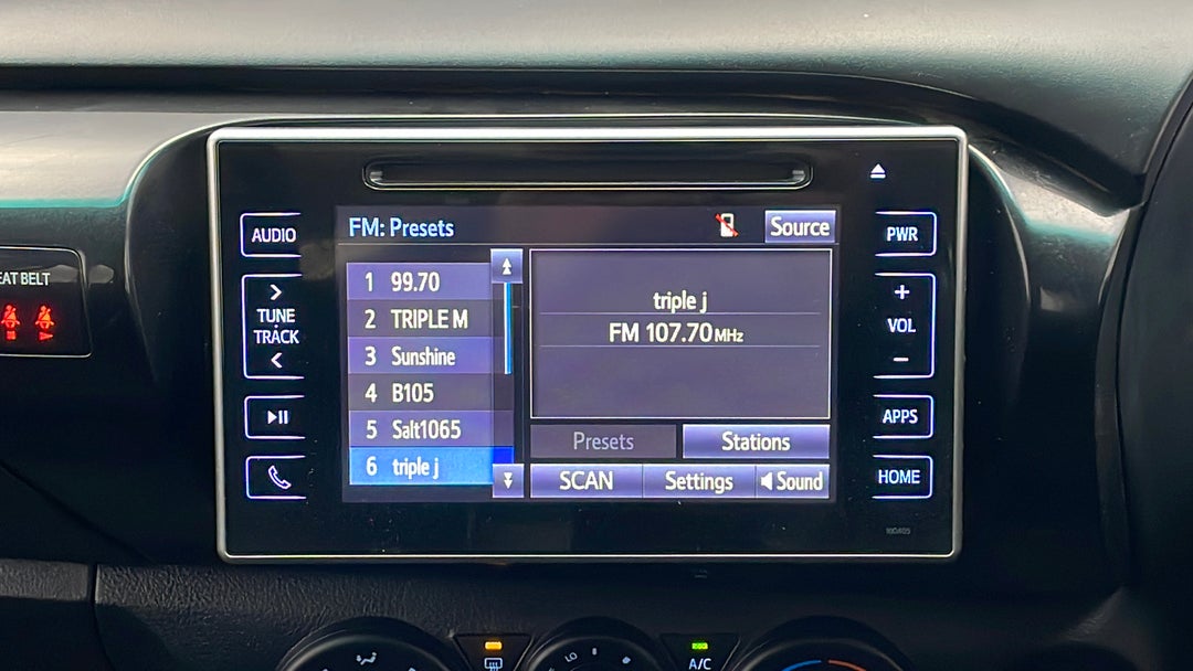 2016 Toyota Hilux Sr (4x4), Manual, 125408 km, Infotainment System