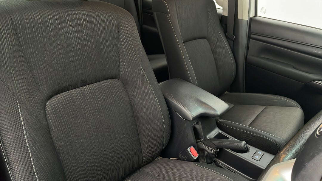 2016 Toyota Hilux Sr (4x4), Manual, 125408 km, Right Side Front Door Cabin View