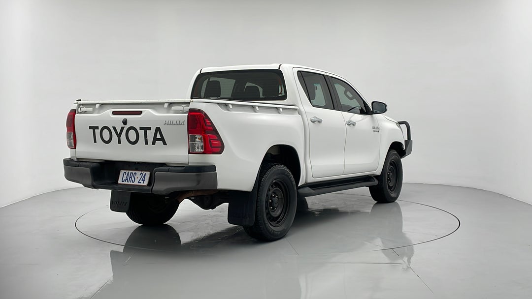 2016 Toyota Hilux Sr (4x4), Manual, 125408 km, Right Back Diagonal (45- Degree) View