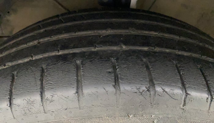 2016 Maruti Baleno ZETA CVT PETROL 1.2, Petrol, Automatic, 68,323 km, Left Front Tyre Tread