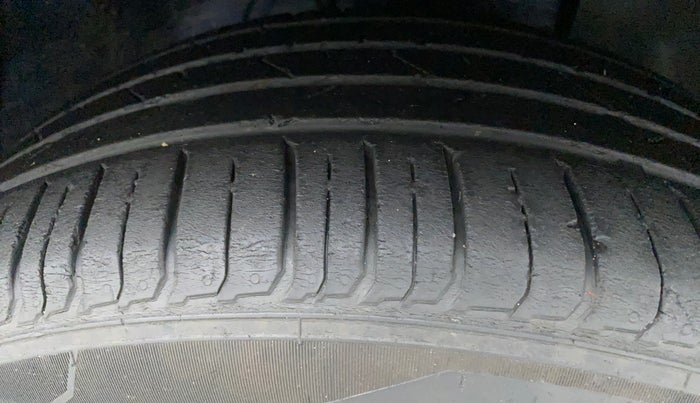 2020 Hyundai VENUE SX 1.5 CRDI, Diesel, Manual, 30,477 km, Right Front Tyre Tread