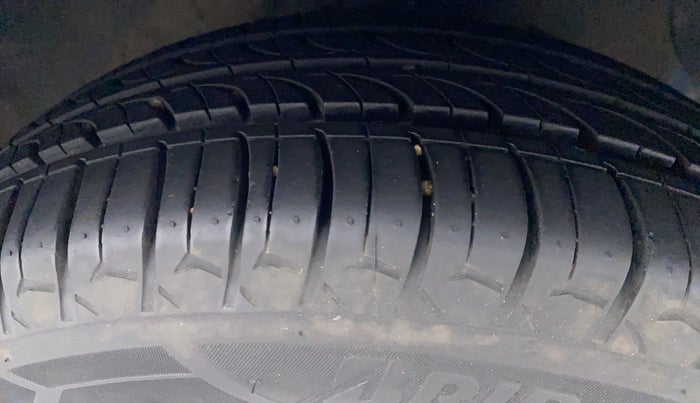 2019 Hyundai Grand i10 MAGNA 1.2 KAPPA VTVT, Petrol, Manual, 40,240 km, Right Front Tyre Tread