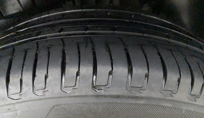 2018 Maruti Dzire ZXI Plus AMT, Petrol, Automatic, 28,319 km, Right Front Tyre Tread
