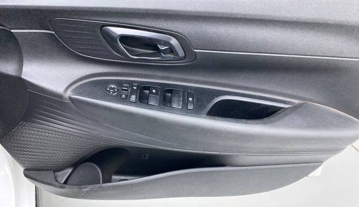 2020 Hyundai NEW I20 SPORTZ 1.2 AT, Petrol, Automatic, 76,360 km, Driver Side Door Panels Control