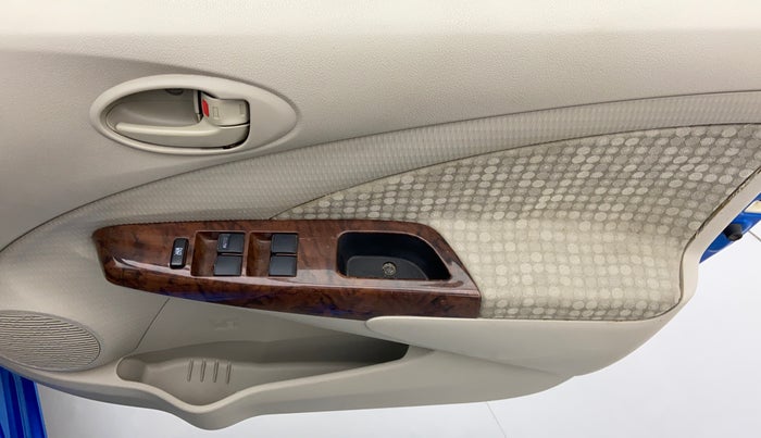 2013 Toyota Etios Liva V, Petrol, Manual, 49,233 km, Driver Side Door Panels Control