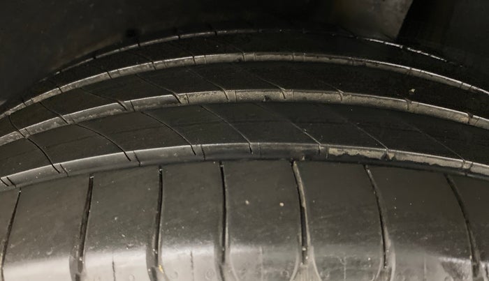 2016 Maruti Baleno ZETA DDIS 190, Diesel, Manual, 76,639 km, Left Rear Tyre Tread