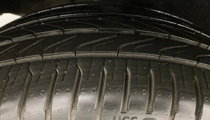 2016 Maruti Baleno ZETA DDIS 190, Diesel, Manual, 76,639 km, Right Rear Tyre Tread