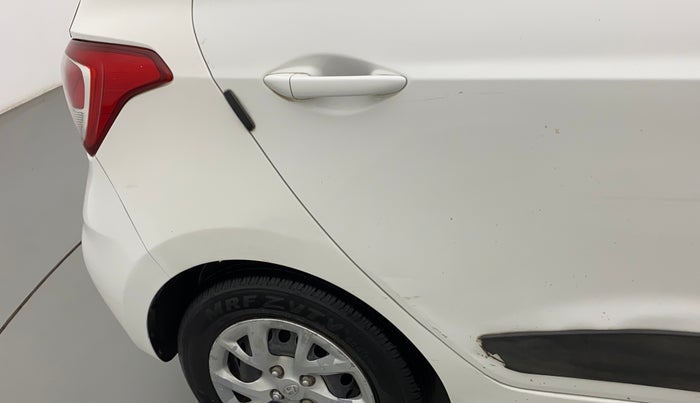 2017 Hyundai Grand i10 MAGNA 1.2 KAPPA VTVT, Petrol, Manual, 38,881 km, Right quarter panel - Paint has minor damage