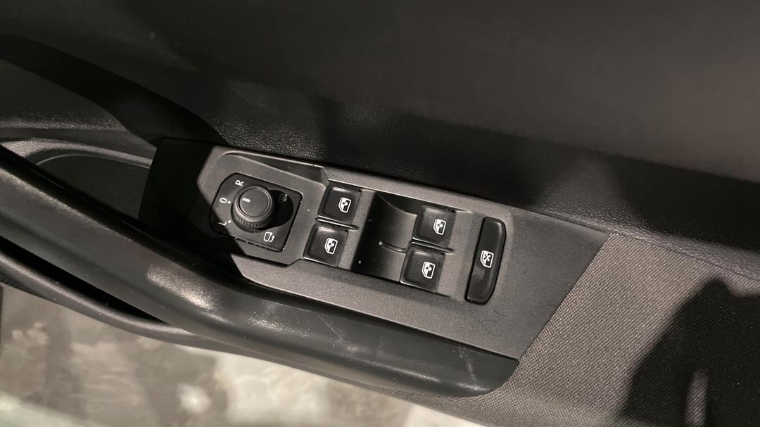 2024 Volkswagen Polo Life, Automatic, 25134 km, Drivers Side Door Panel Controls