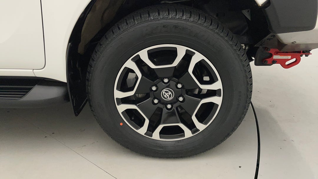 2022 Toyota Hilux Sr5 (4x4), Automatic, 59175 km, Right Front Wheel