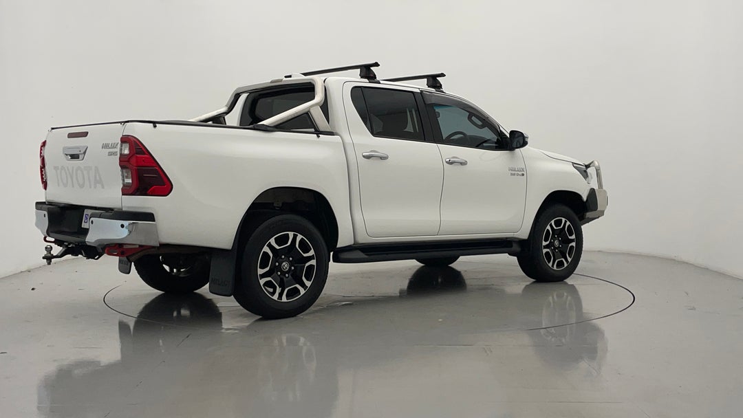 2022 Toyota Hilux Sr5 (4x4), Automatic, 59175 km, Right Back Diagonal (45- Degree) View