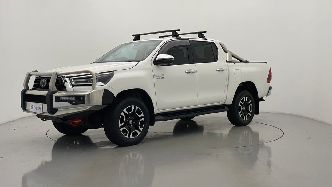2022 Toyota Hilux Sr5 (4x4), Automatic, 59175 km, Left Front Diagonal (45- Degree) View