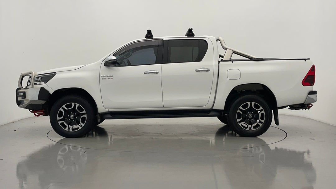 2022 Toyota Hilux Sr5 (4x4), Automatic, 59175 km, Left Side View