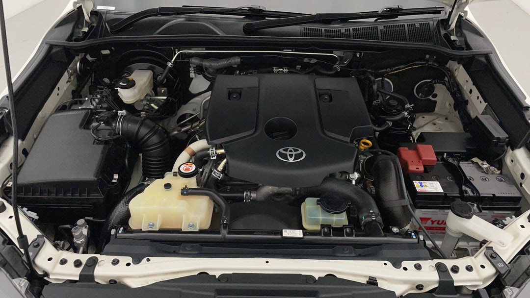 2022 Toyota Hilux Sr5 (4x4), Automatic, 59175 km, Open Bonnet (Engine)