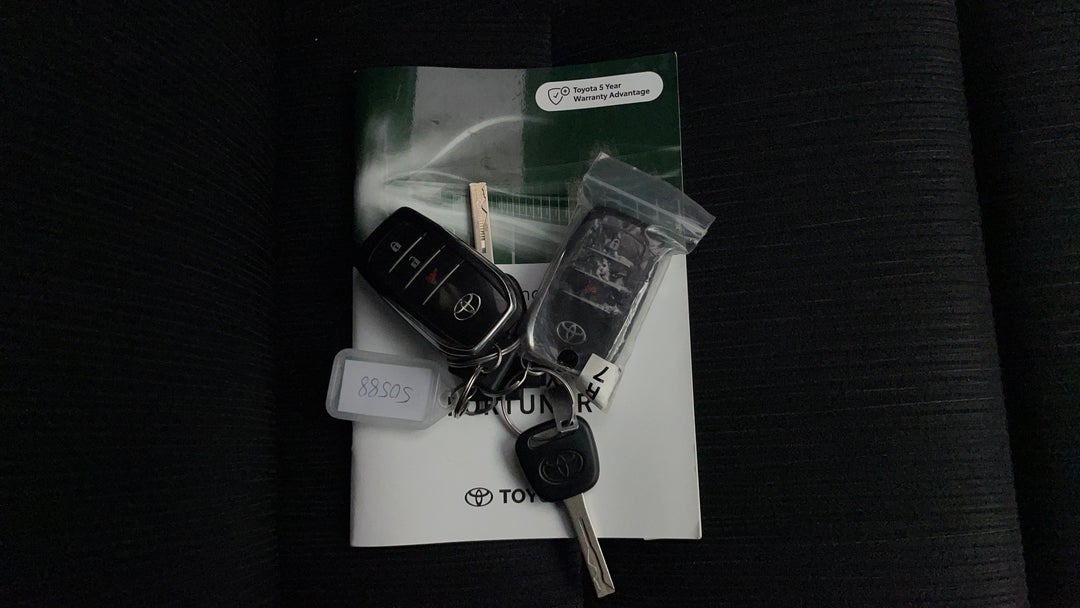 2022 Toyota Hilux Sr5 (4x4), Automatic, 59175 km, Key Close-up