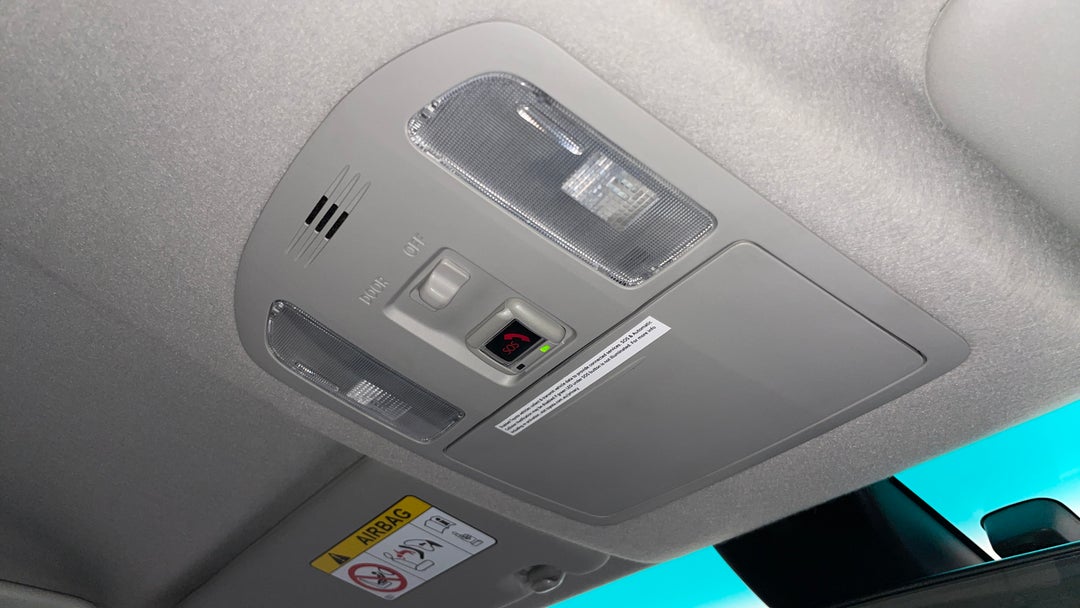 2022 Toyota Hilux Sr5 (4x4), Automatic, 59175 km, On-Roof Controls/Sunglass holder