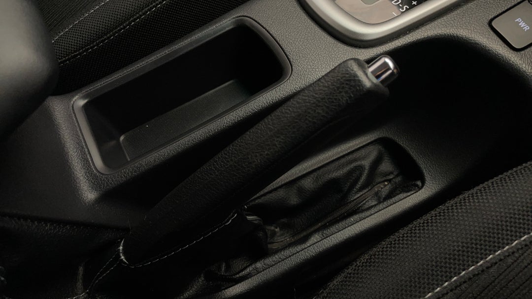 2022 Toyota Hilux Sr5 (4x4), Automatic, 59175 km, Handbrake