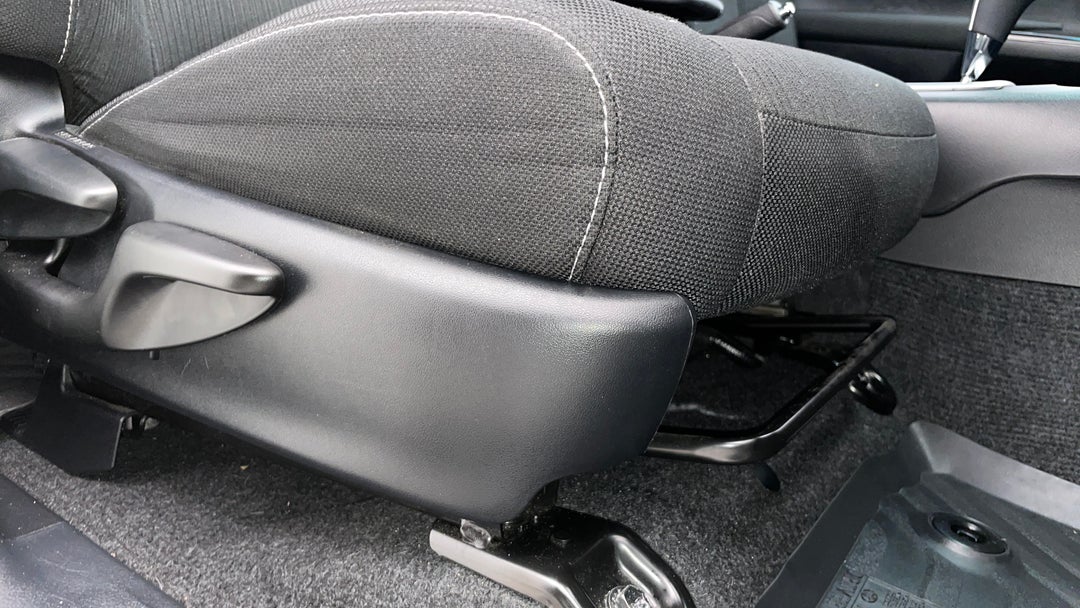 2022 Toyota Hilux Sr5 (4x4), Automatic, 59175 km, Drivers Side Adjustment Panel
