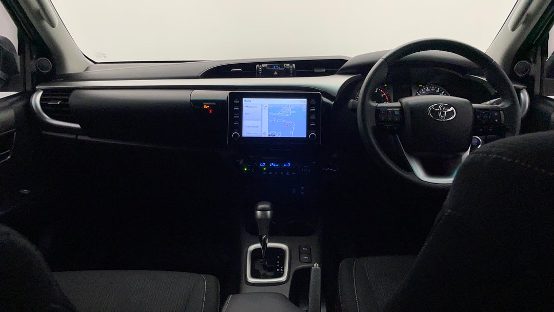 2022 Toyota Hilux Sr5 (4x4), Automatic, 59175 km, Dashboard View