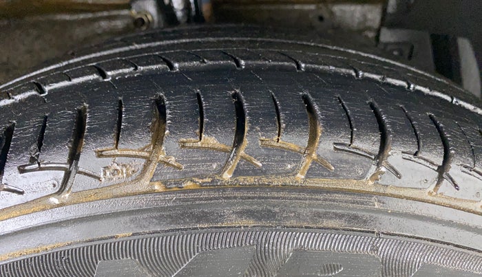 2015 Maruti Ciaz VXI, Petrol, Manual, 43,748 km, Right Front Tyre Tread
