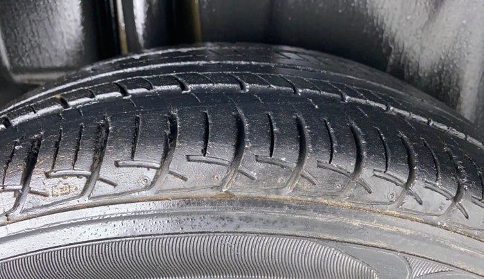 2015 Maruti Ciaz VXI, Petrol, Manual, 43,748 km, Right Rear Tyre Tread