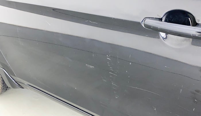 2015 Maruti Ciaz VXI, Petrol, Manual, 43,748 km, Front passenger door - Minor scratches