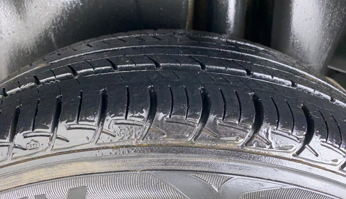 2015 Maruti Ciaz VXI, Petrol, Manual, 43,748 km, Left Rear Tyre Tread