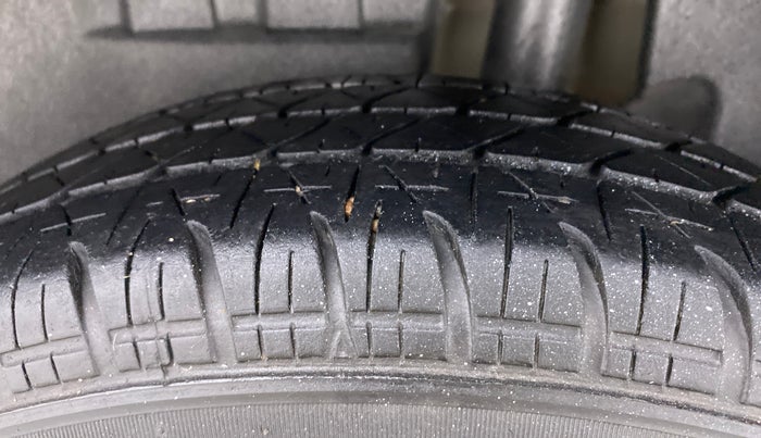 2018 Maruti Dzire VDI, Diesel, Manual, 78,859 km, Left Rear Tyre Tread