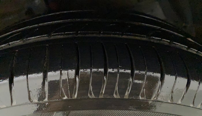 2018 Maruti Ciaz ZETA 1.4  AT PETROL, Petrol, Automatic, 92,406 km, Left Front Tyre Tread