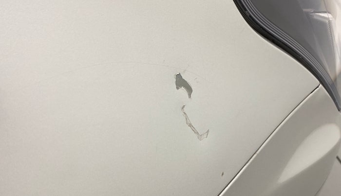 2021 Maruti Swift ZXI AMT, Petrol, Automatic, 14,575 km, Right fender - Paint has minor damage
