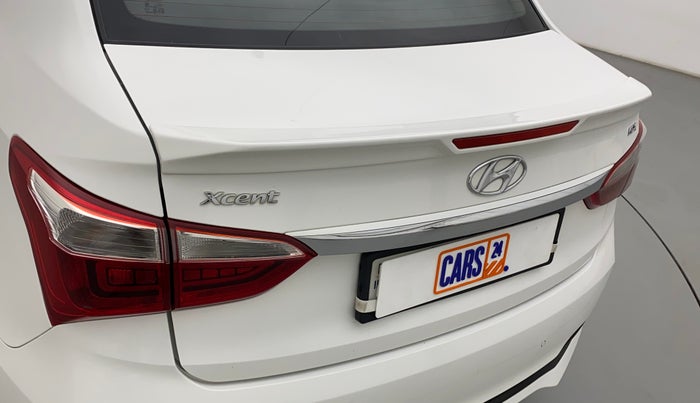 2018 Hyundai Xcent SX 1.2, Petrol, Manual, 60,287 km, Dicky (Boot door) - Paint has minor damage