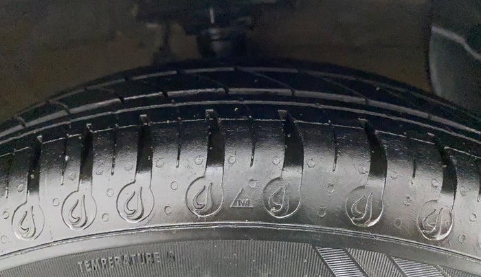 2018 Hyundai Xcent SX 1.2, Petrol, Manual, 60,287 km, Right Front Tyre Tread