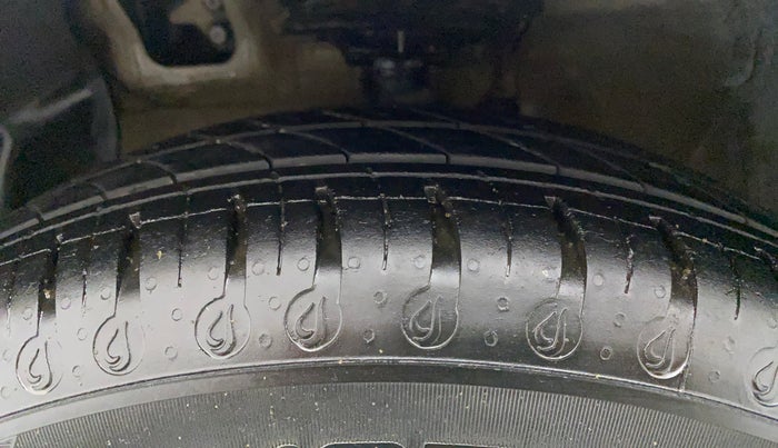 2018 Hyundai Xcent SX 1.2, Petrol, Manual, 60,287 km, Left Front Tyre Tread