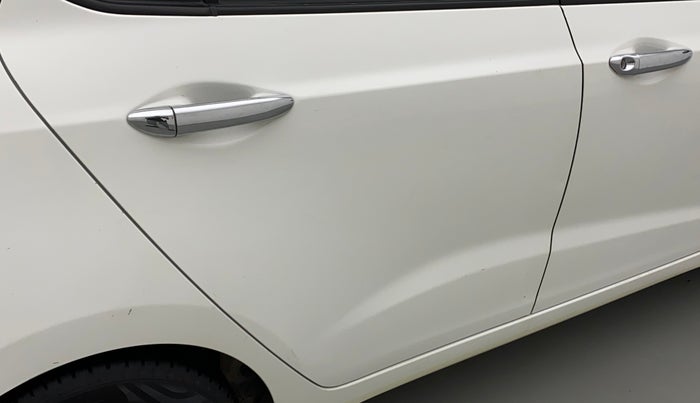 2018 Hyundai Xcent SX 1.2, Petrol, Manual, 60,287 km, Right rear door - Minor scratches