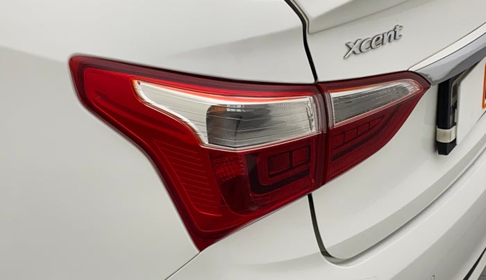 2018 Hyundai Xcent SX 1.2, Petrol, Manual, 60,287 km, Left tail light - Minor scratches