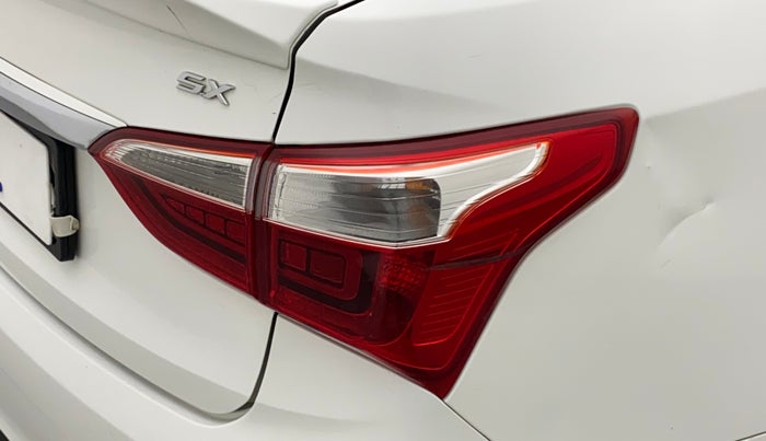 2018 Hyundai Xcent SX 1.2, Petrol, Manual, 60,287 km, Right tail light - Minor scratches