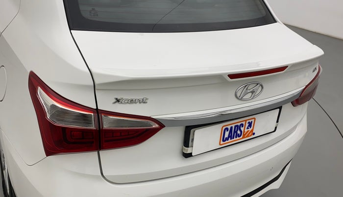 2018 Hyundai Xcent SX 1.2, Petrol, Manual, 60,287 km, Dicky (Boot door) - Minor scratches