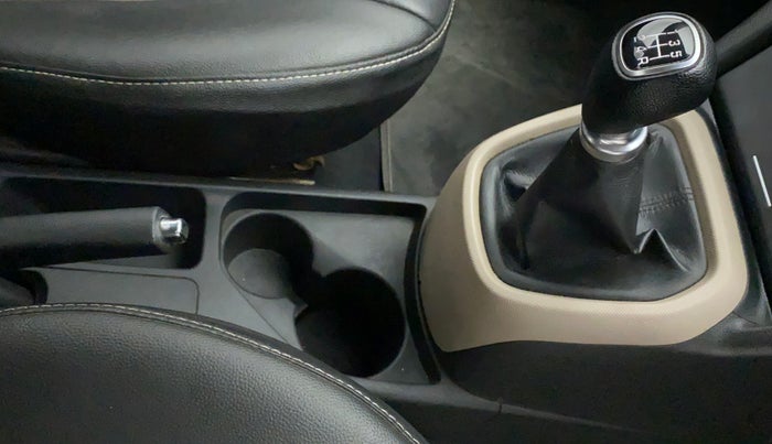 2018 Hyundai Xcent SX 1.2, Petrol, Manual, 60,287 km, Gear Lever