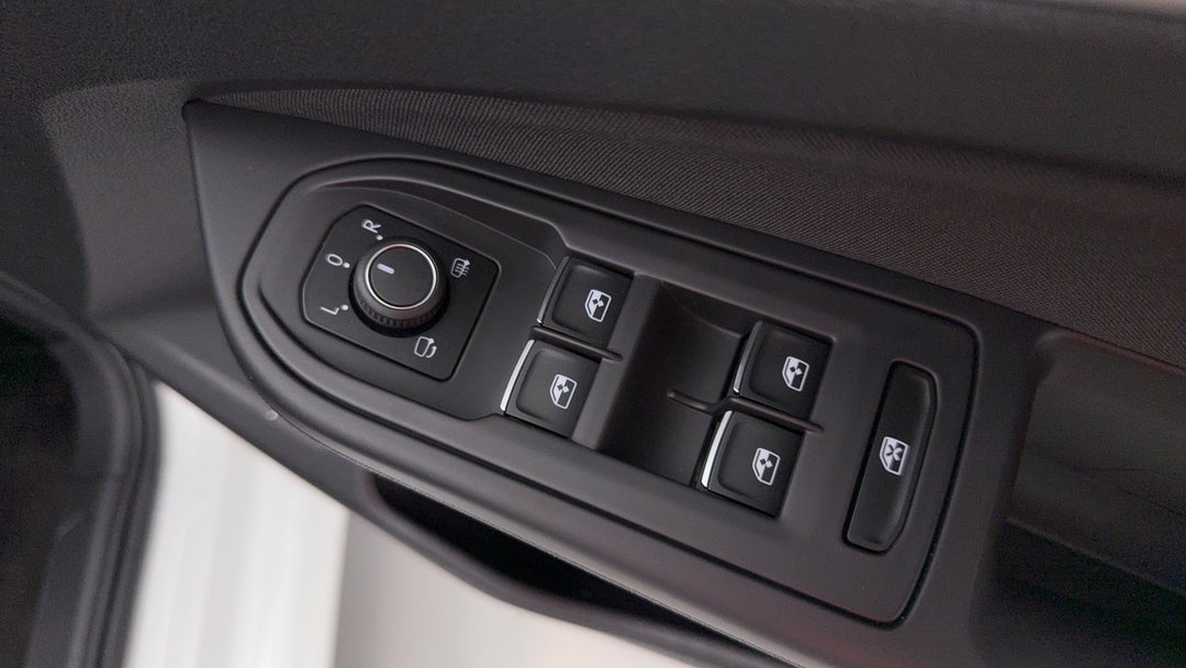 2021 Volkswagen Golf 110tsi Life, Automatic, 86909 km, Drivers Side Door Panel Controls