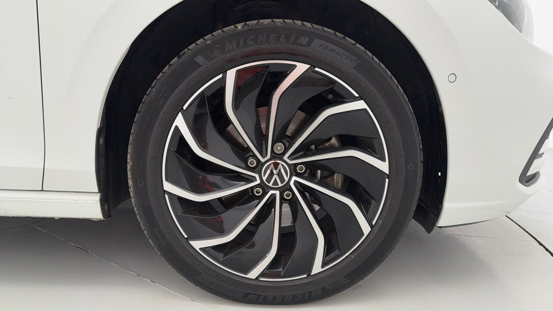 2021 Volkswagen Golf 110tsi Life, Automatic, 86909 km, Right Front Wheel