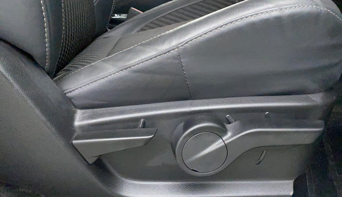 2021 Mahindra Thar LX PETROL HT 4WD AT, Petrol, Automatic, 4,799 km, Driver Side Adjustment Panel
