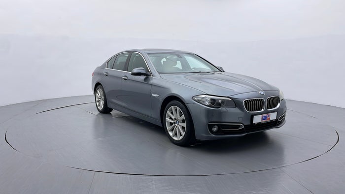 BMW 520I-Right Front Diagonal (45- Degree) View