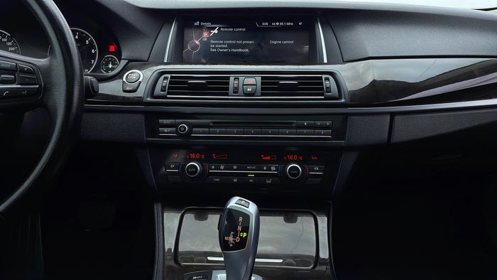 BMW 520I-Center Console