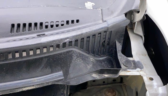 2017 Datsun Redi Go T(O) 1.0L LIMITED EDITION, Petrol, Manual, 28,950 km, Bonnet (hood) - Cowl vent panel has minor damage