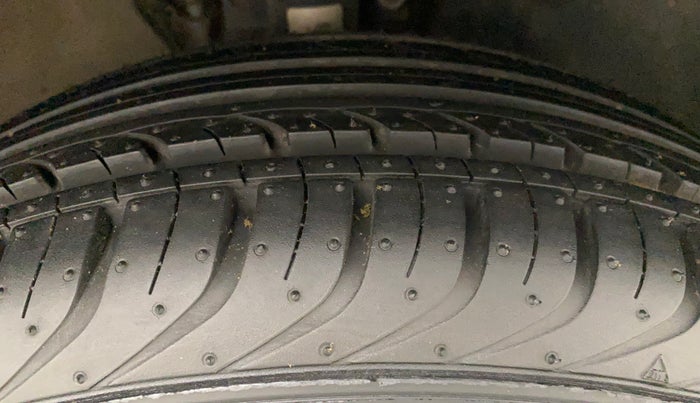 2018 Volkswagen Ameo COMFORTLINE 1.0L, Petrol, Manual, 50,090 km, Right Front Tyre Tread
