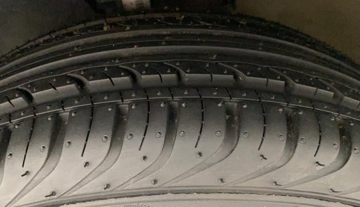 2018 Volkswagen Ameo COMFORTLINE 1.0L, Petrol, Manual, 50,090 km, Left Front Tyre Tread
